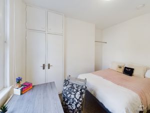 bed - click for photo gallery